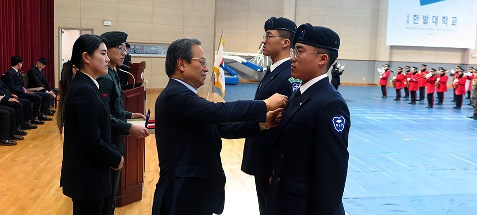 학군단 임관 전 축하 및 승급 입단식 개최 이미지